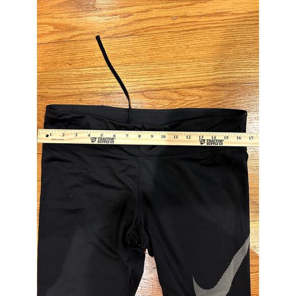 Nike Women's Size XL Black Capri Nike Swoosh Gray Cuffed Hem 3/4 Quarter Length - Picture 2 of 8